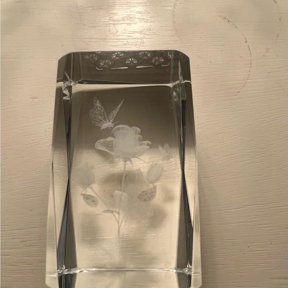 Sale!!!  Etched Butterfly to a Rose Crystal—New in Box! - Picture 4 of 6